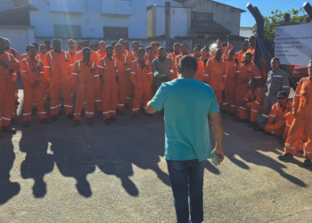 TRABALHADORES PARALISAM ATIVIDADES COBRANDO PAGAMENTO DA SEACREST PETRÓLEO